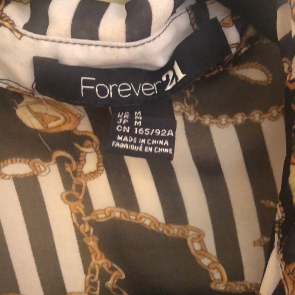 Button down - Picture 3 of 3